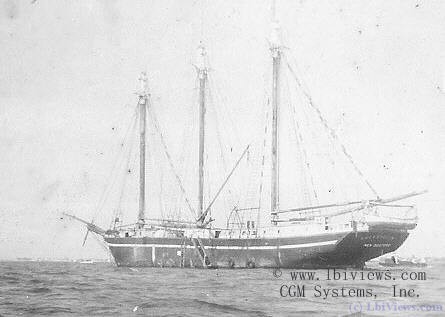 Lucy Evelyn at anchor