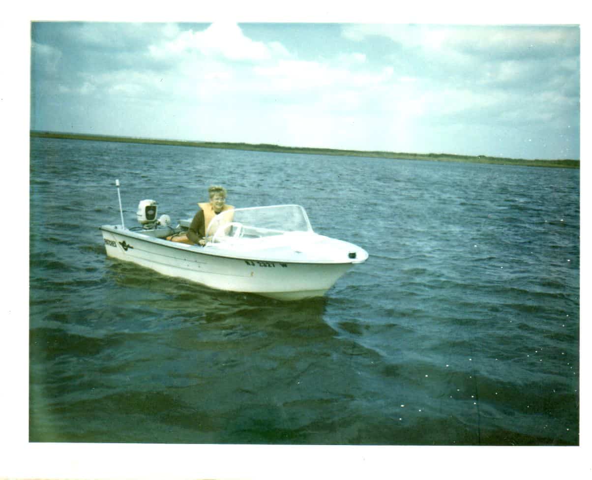 1970s - 14' Crestliner with a 22hp White Mercury Outboard